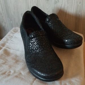 Klogs 9.5 Black Leopard Print Women's Nursing Shoe